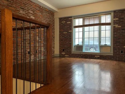 Rented by Premier Metro Realty Corp | media 4