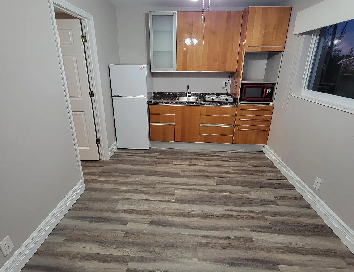 1 bed, 1.0 bath, 1210 sqft, $1,350 — Photo 3