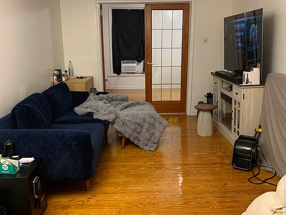 3rd image of 259 Smith St Floor 2