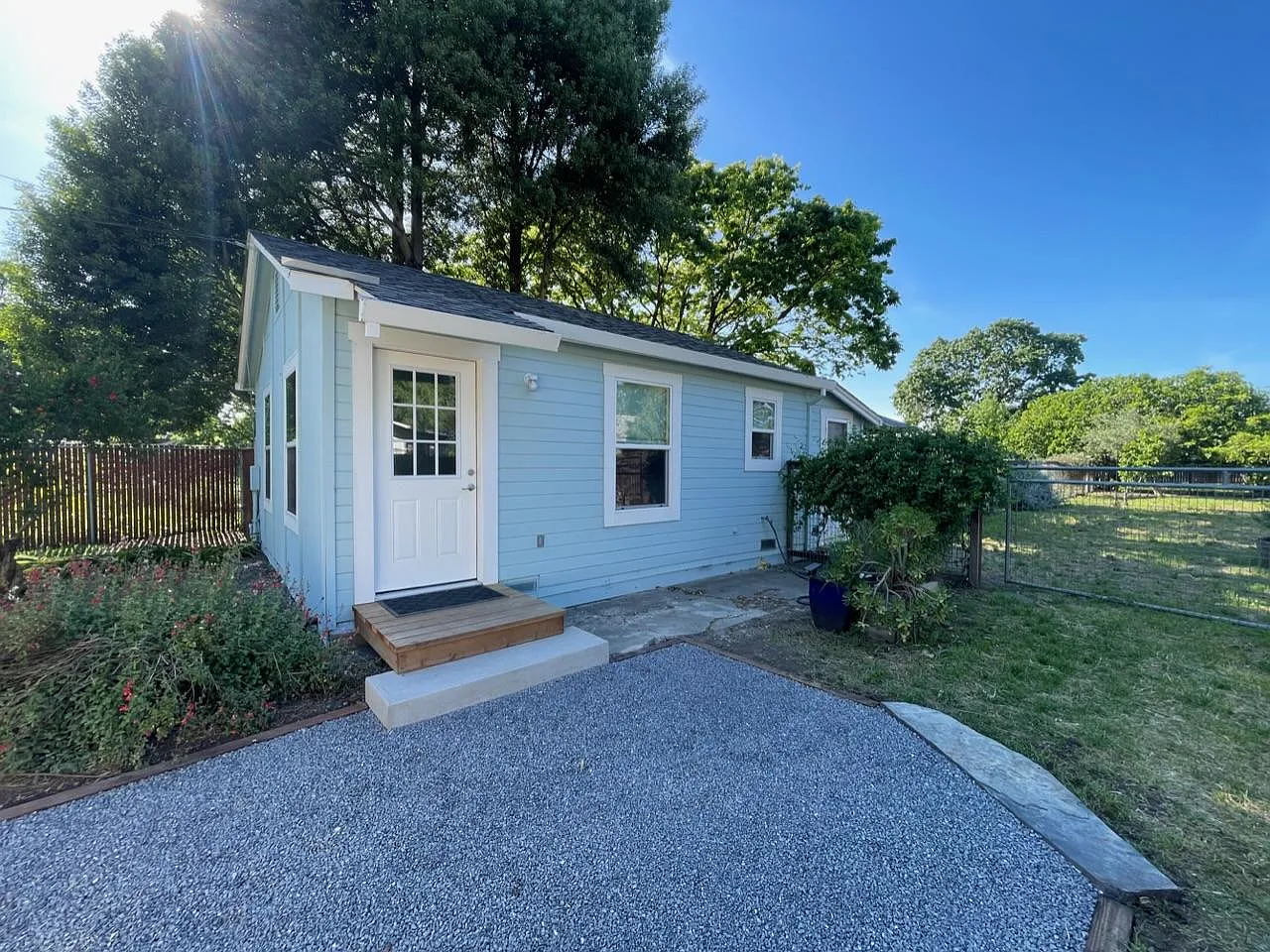 Studio, 400 sqft, $1,995 — Photo 1