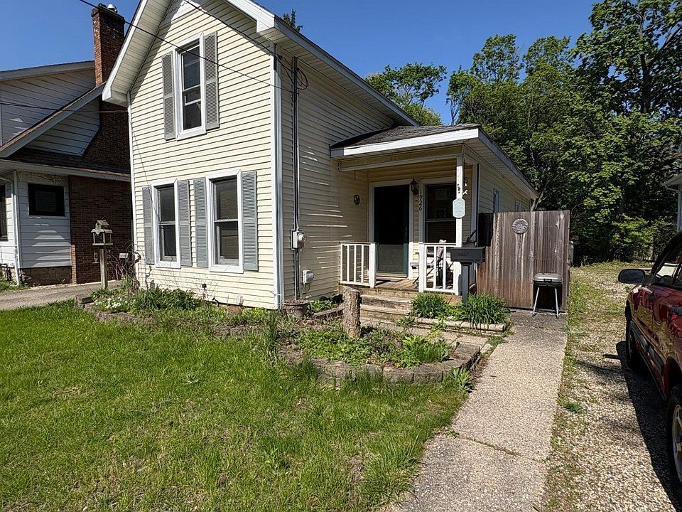 1st image of 1926 Oakland Dr