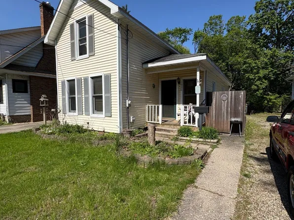 1926 Oakland Dr, Kalamazoo, MI 49008