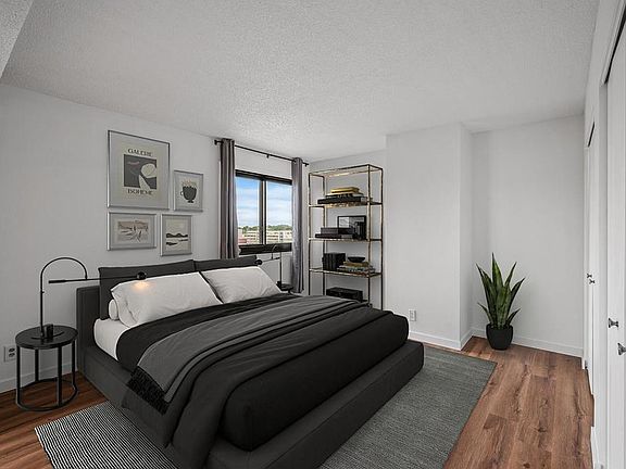 5th image of 26 10th St W Unit 1108