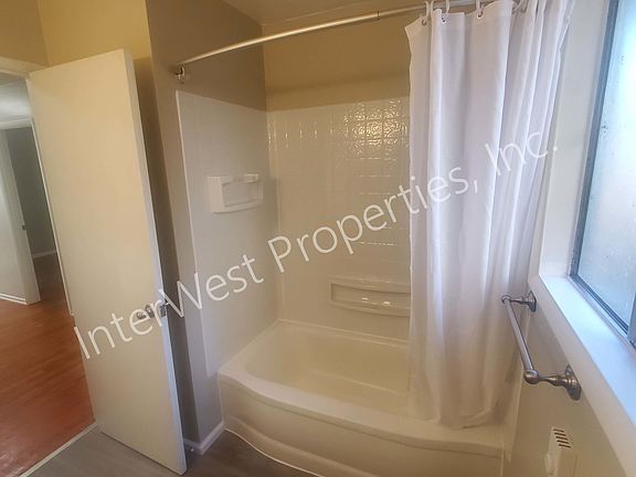 5th image of 10 E Avenue Ln #A