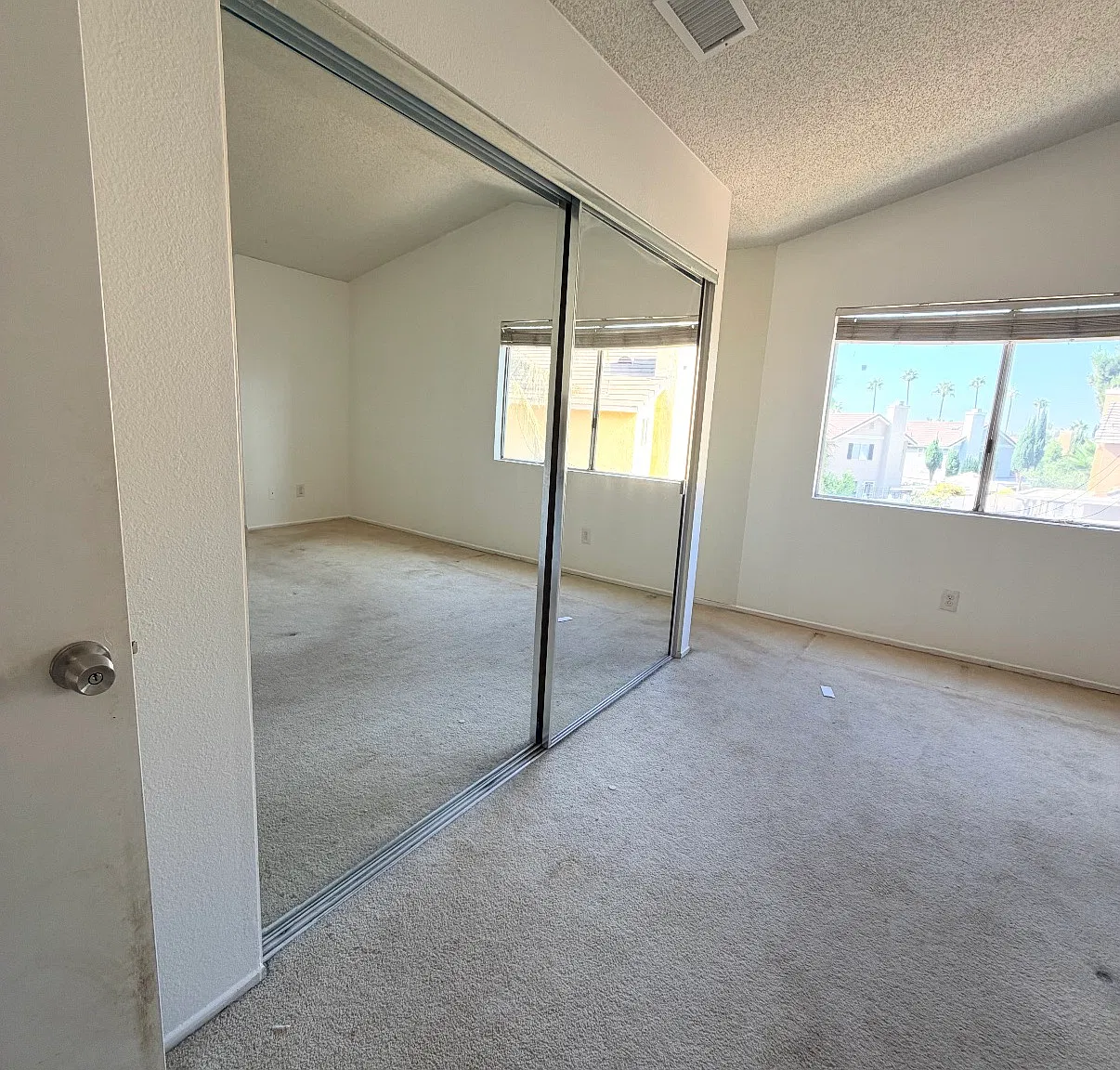 3 bed, 2.5 bath, 1712 sqft, $3,500 — Photo 3