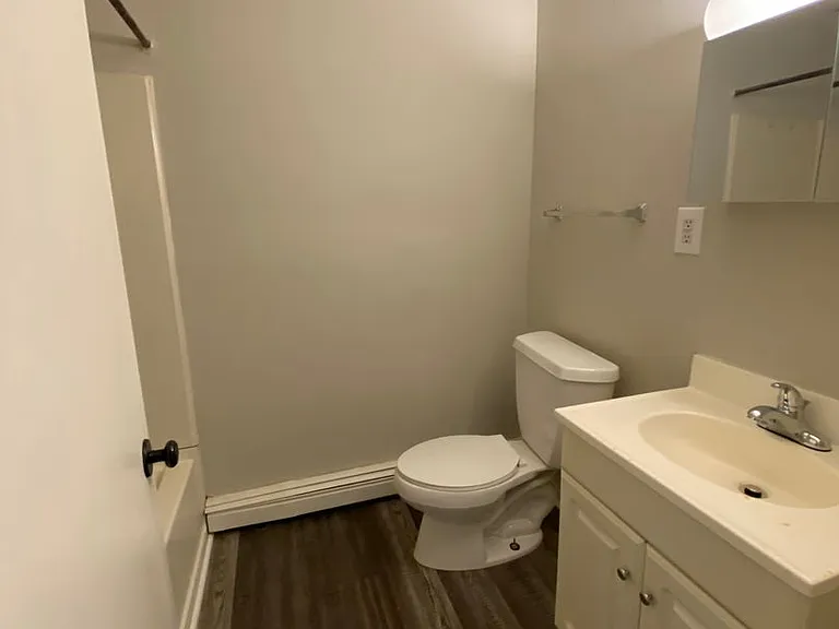 2036 Wayne Ave #C — Photo 11