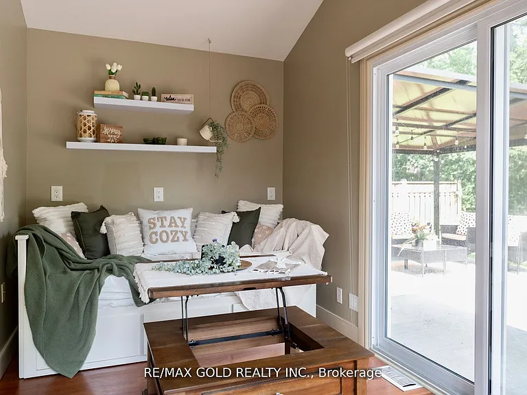5853 McLeod Rd — Photo 11