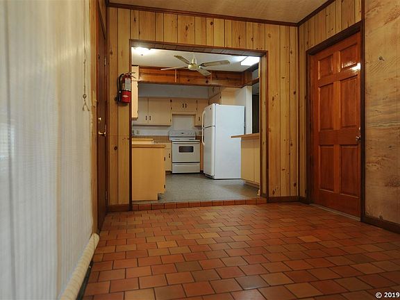 5th image of 1806 SE 51st St