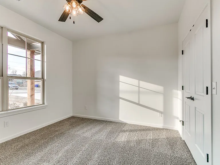 1901 Hollow Crest Ct — Photo 58