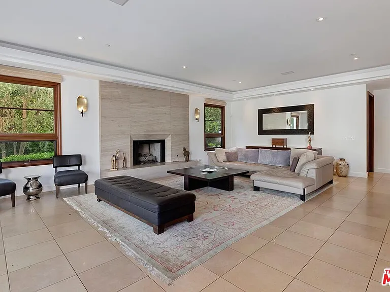 2134 La Mesa Dr — Photo 15