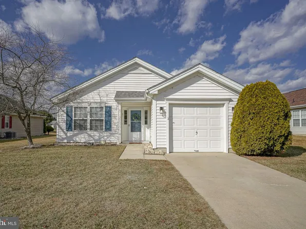 81 Maple Leaf Cir, Sewell, NJ 08080