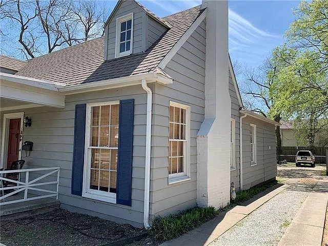 919 W Hickory St — Photo 26