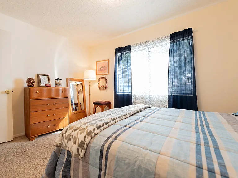 511 Western Dr — Photo 11
