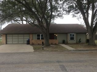 99 Bluebonnet Dr, Bellville, TX 77418