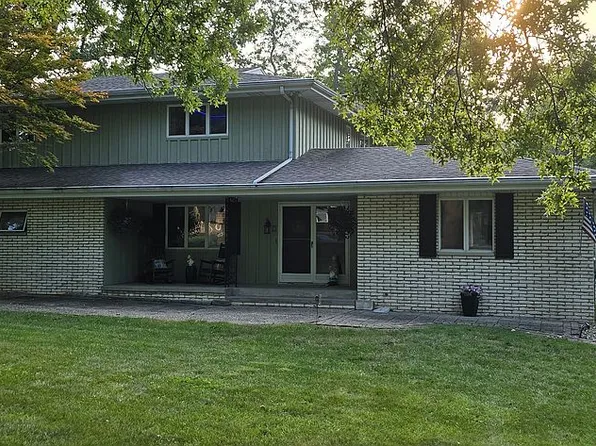 24 Oriole Ln, Pekin, IL 61554