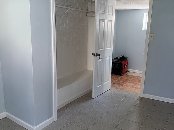 3rd image of 250-252 Berkeley Ave #B