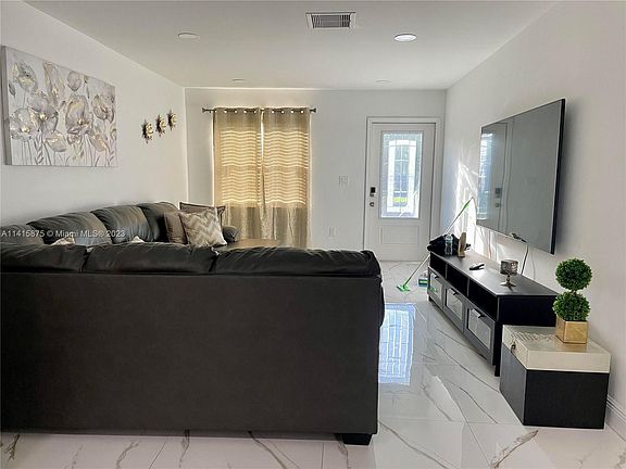 5th image of 1017 SW 124th Ct Unit 1017
