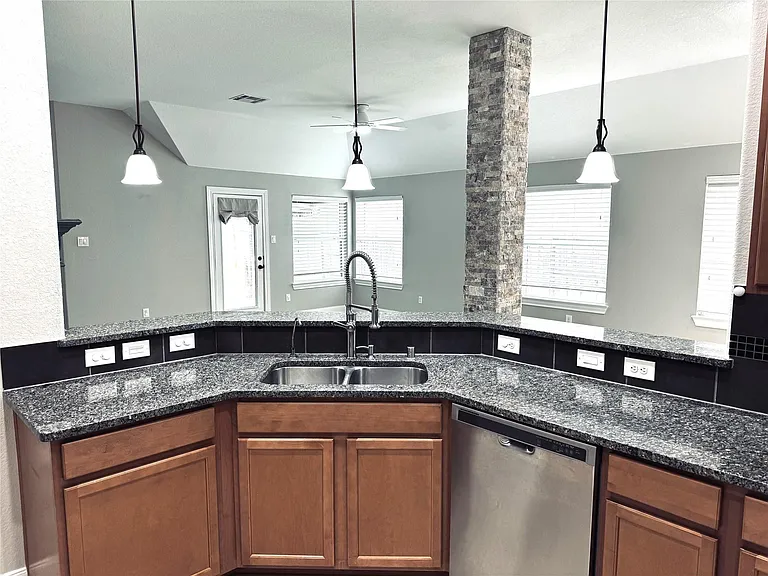 20326 Granophyre Ln — Photo 14