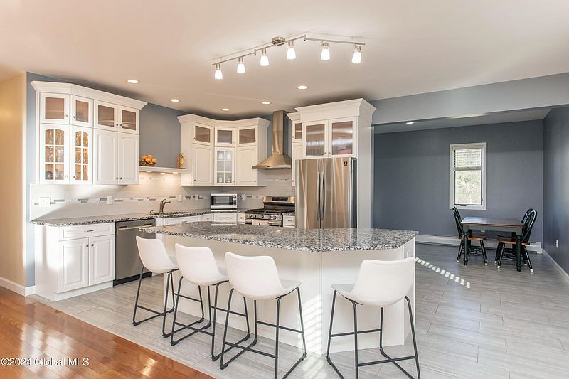 3rd image of 70 Unionville Feura Bush Road