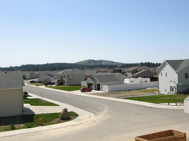2nd image of 1018 N Fox Rdg