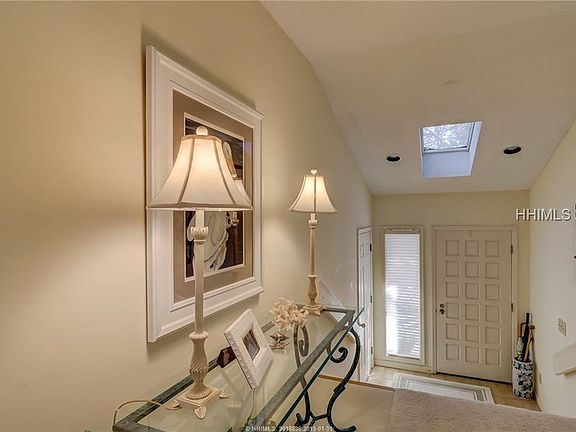 3rd image of 9 Pine Island Ct