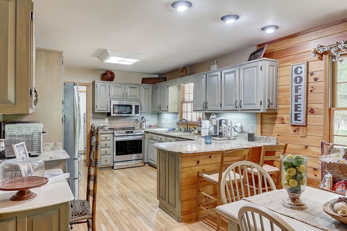 350 Lake Coweta Trl, Newnan, GA 30263 MLS 10364426 Zillow