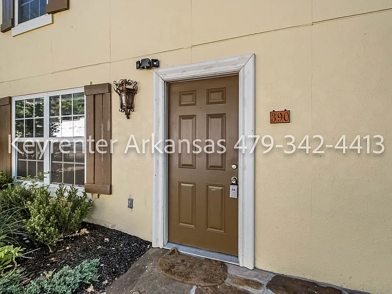 390 S University Ave — Photo 22