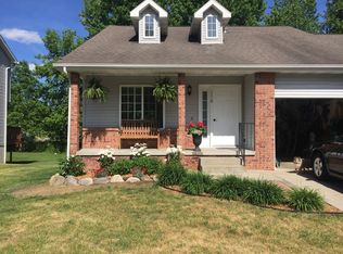 1118 Eastoak Dr, Fenton, MI 48430
