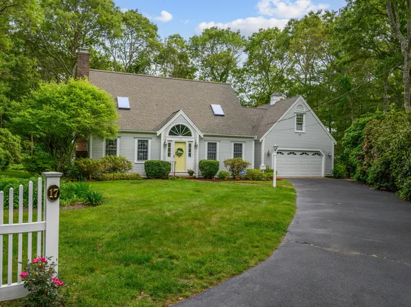 17 Capstan Way, Centerville, MA 02632