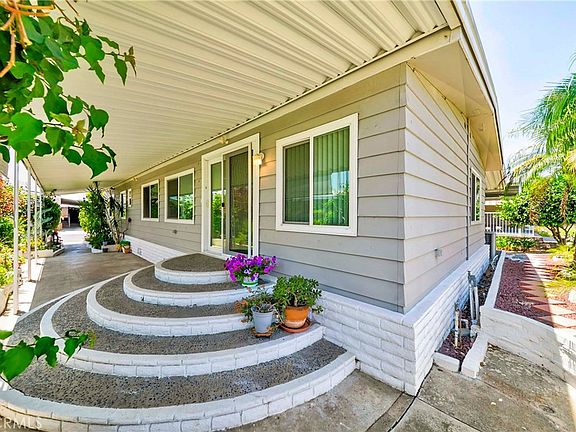 2nd image of 2251 Lake Glen Dr