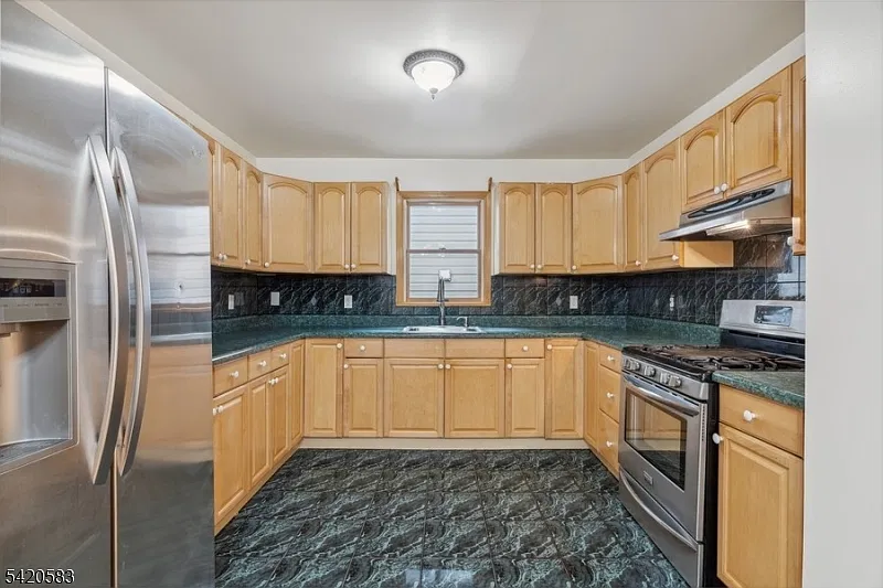 3 bed, 1.0 bath, $2,500 — Photo 1