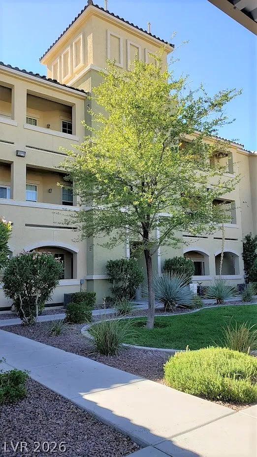 2 bed, 2.0 bath, 1215 sqft, $1,395 — Photo 1