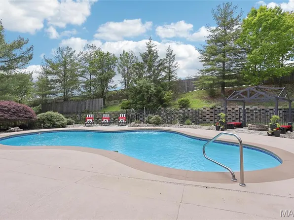 1659 Waldens Meadow Ct, Ballwin, MO 63011