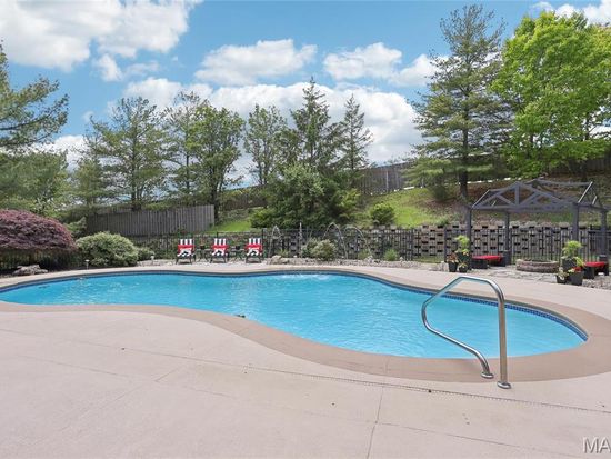 1659 Waldens Meadow Ct, Ballwin, MO 63011