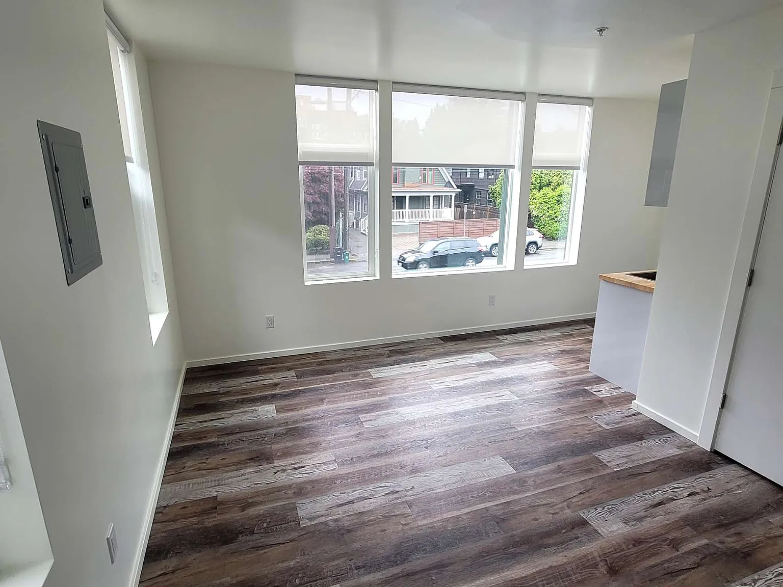 1 bed, 300 sqft, $895 — Photo 3
