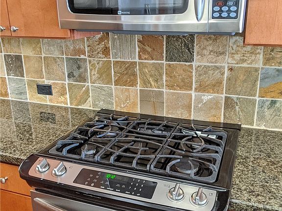 5th image of 840 E Green St Unit 431