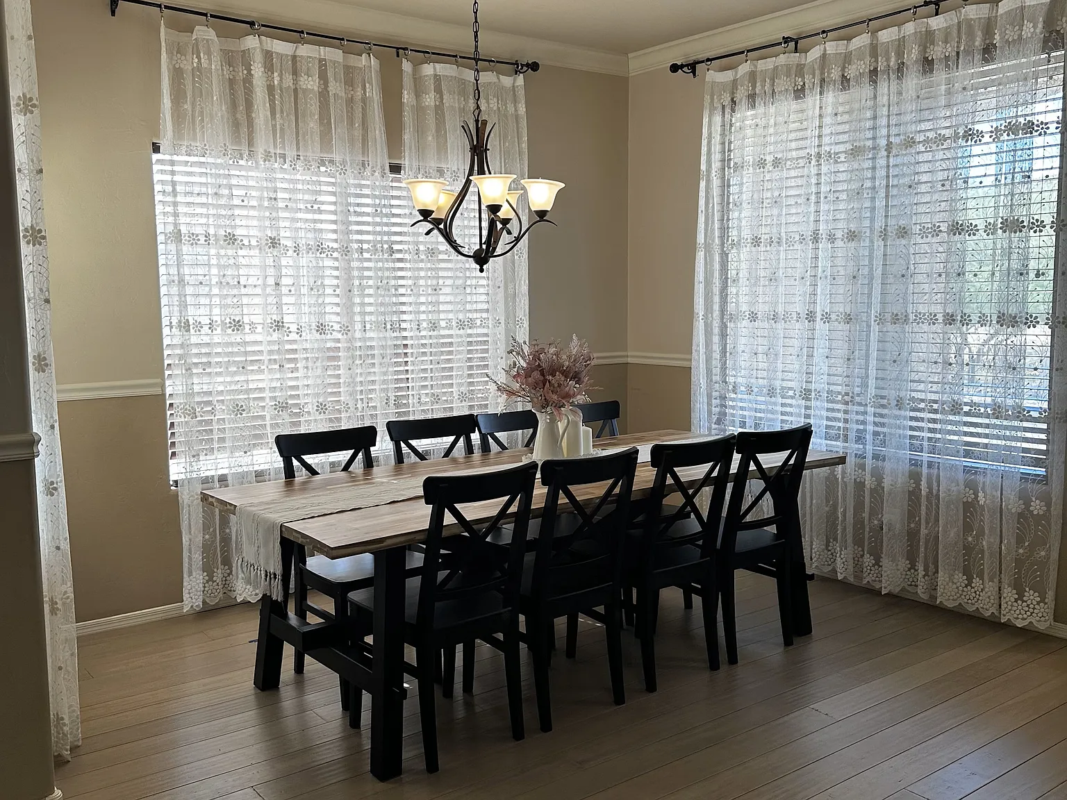 4 bed, 2615 sqft, $2,390 — Photo 4