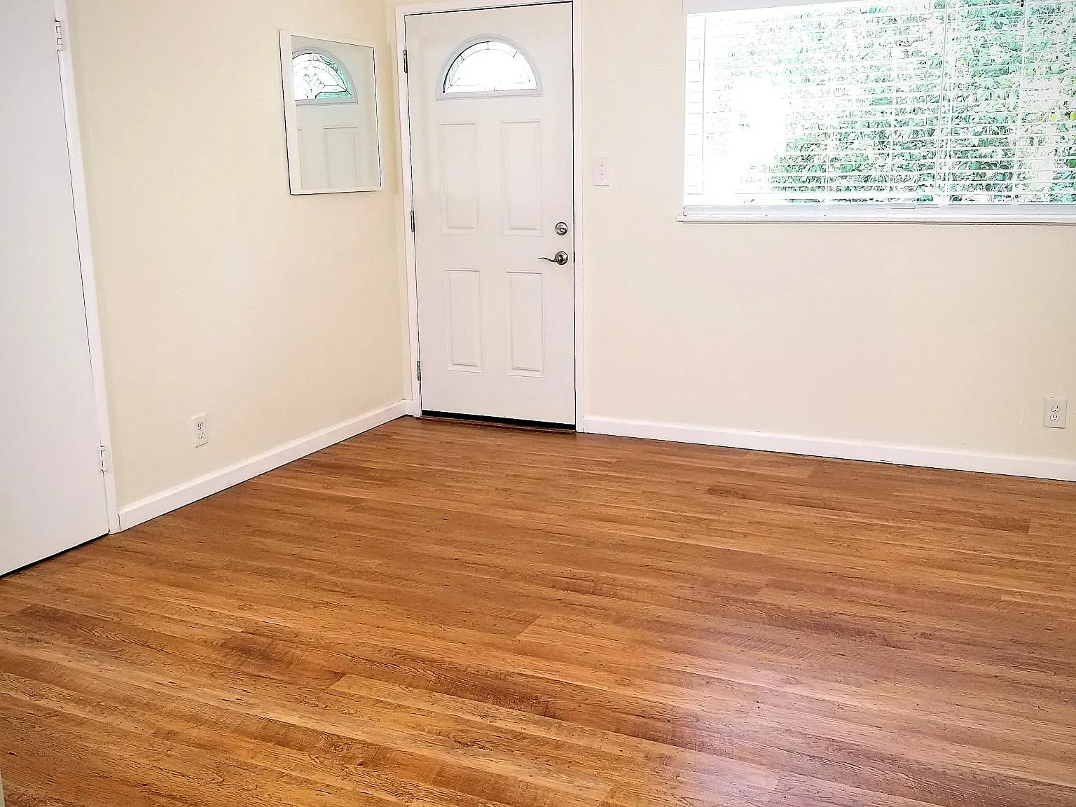Studio, 425 sqft, $2,050 — Photo 1