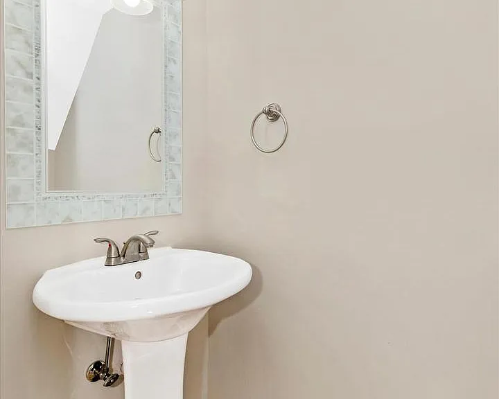 557 Lancaster Pl — Photo 9