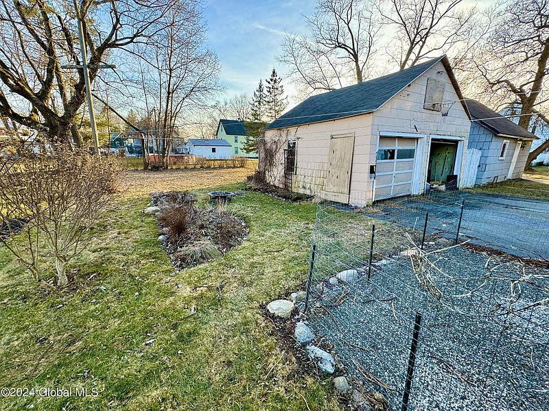 5th image of 10 Lindsay Street