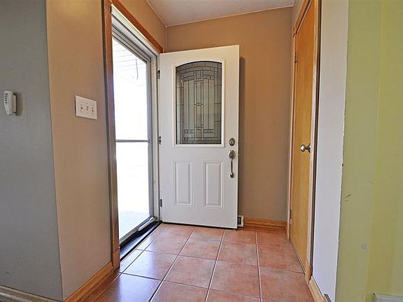 5th image of 2920 E Jefferson Blvd