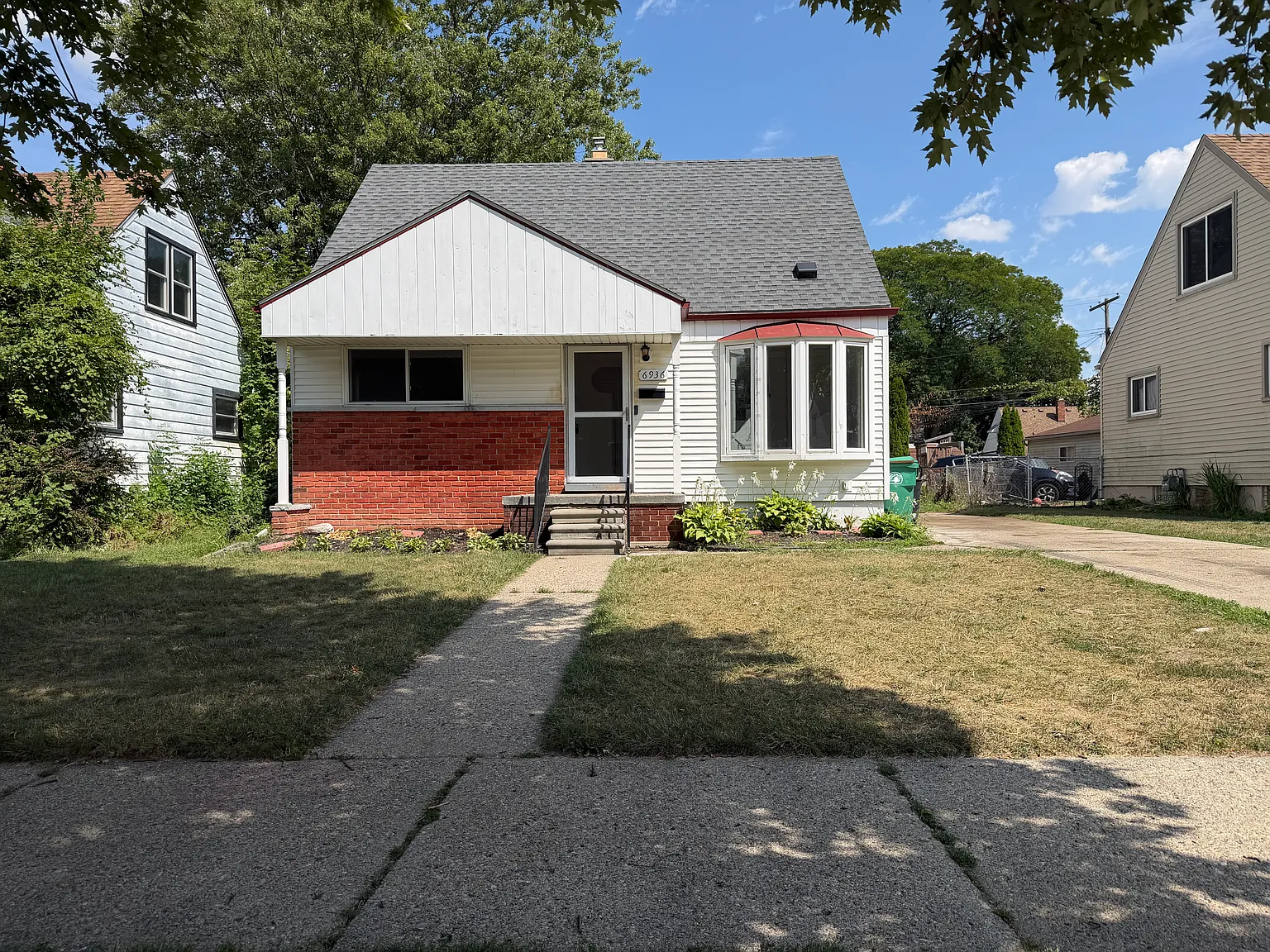 3 bed, 910 sqft, $1,700 — Photo 2