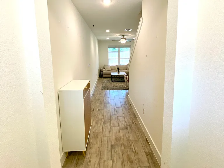 11312 Gadsen Ln — Photo 3