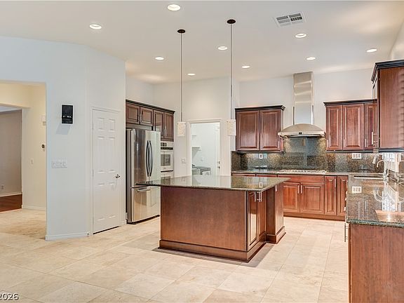 4th image of 6641 Black Oaks St
