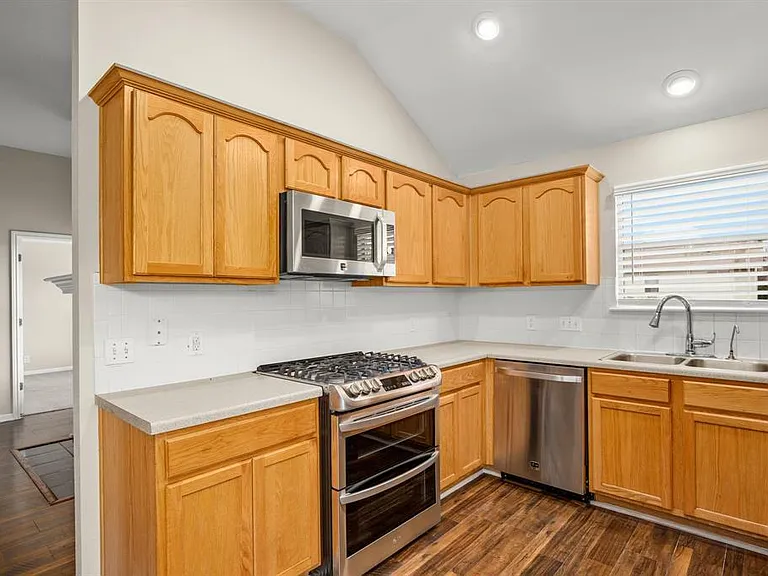 14901 Nuttall Dr — Photo 3