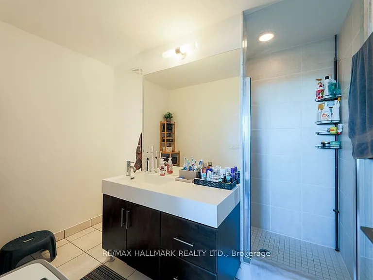 35 Brian Peck Cres #423 — Photo 9