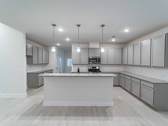 4th image of 5851 Strawflower Ln