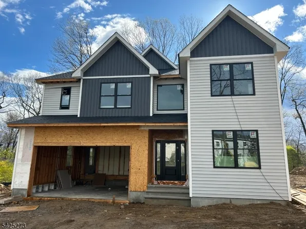 8 Chamberlain Ln, Mount Olive Twp., NJ 07828