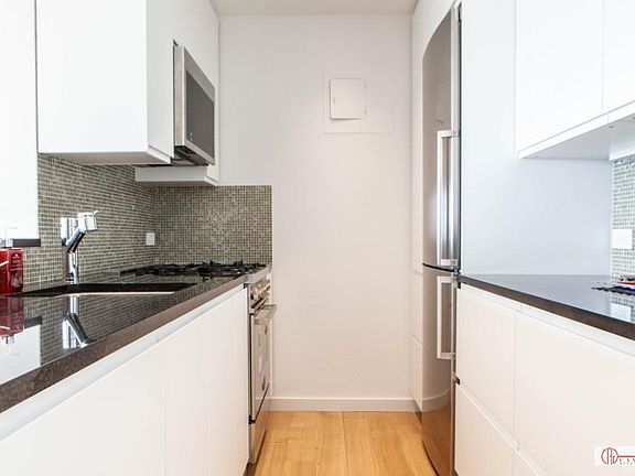 4th image of 400 E 56th St APT 24M