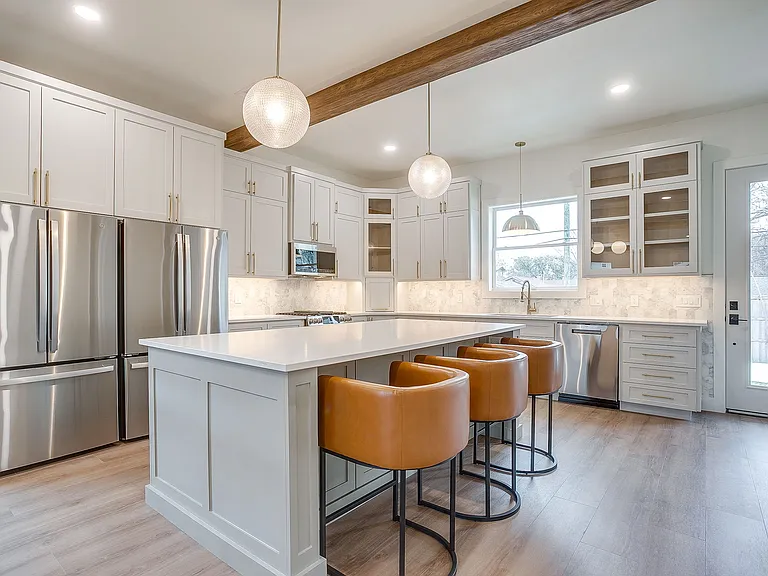 2705 Gordon Ave — Photo 3